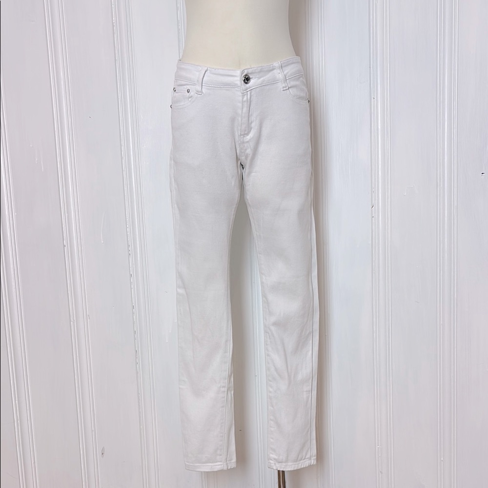 MASOI White Low-Rise Tapered Jeans